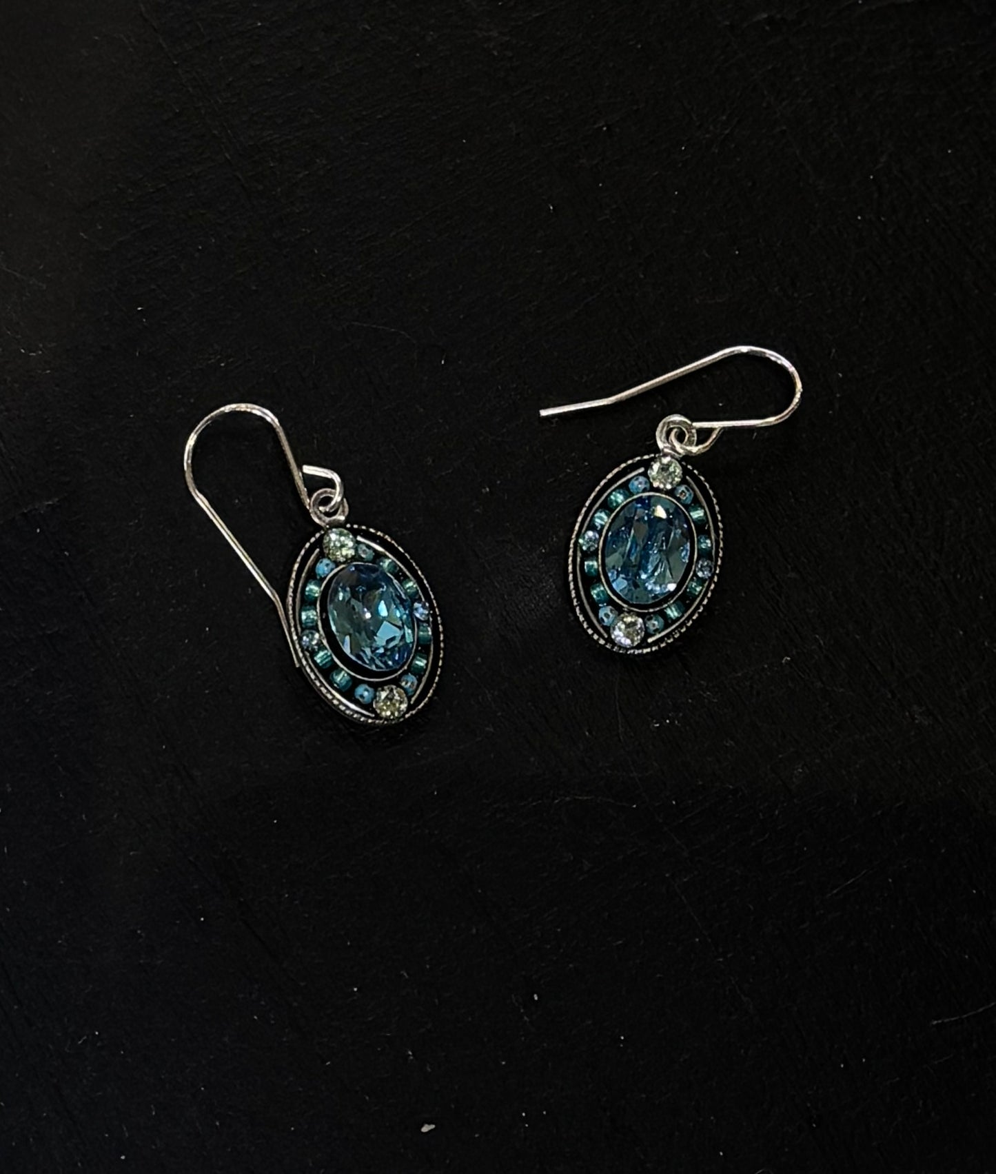 Firefly | Single Med Oval Earrings