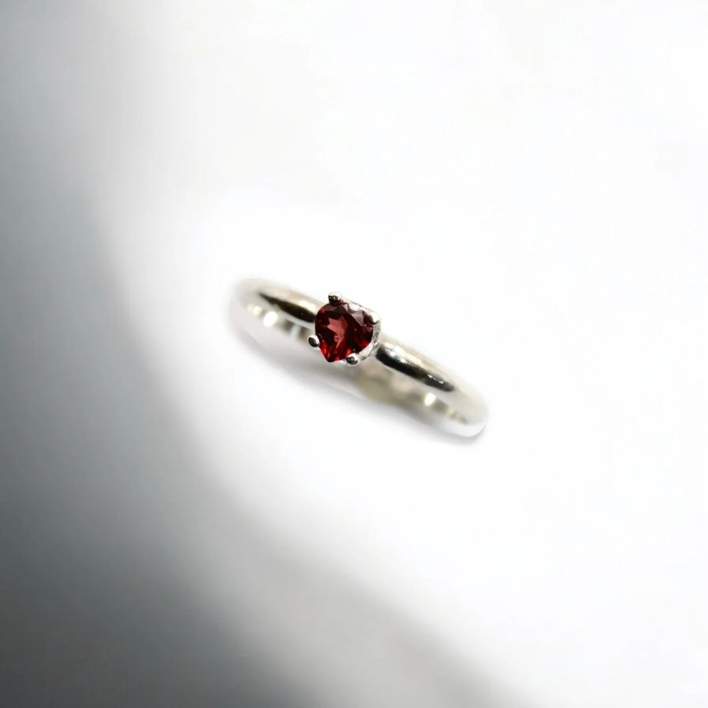 Skyli | Dainty Heart Ring