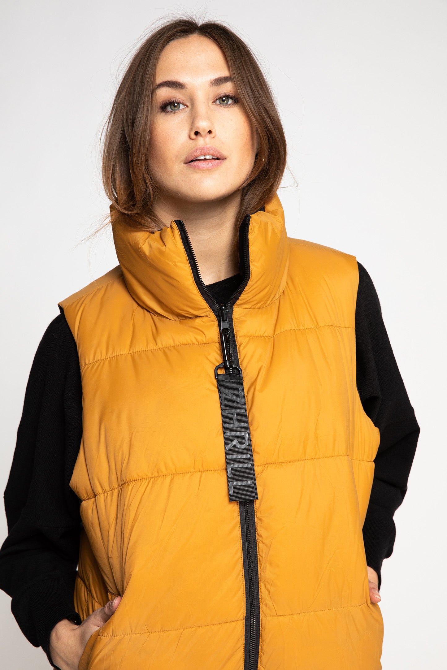Zhrill-Sheary Vest-Black/Curcuma